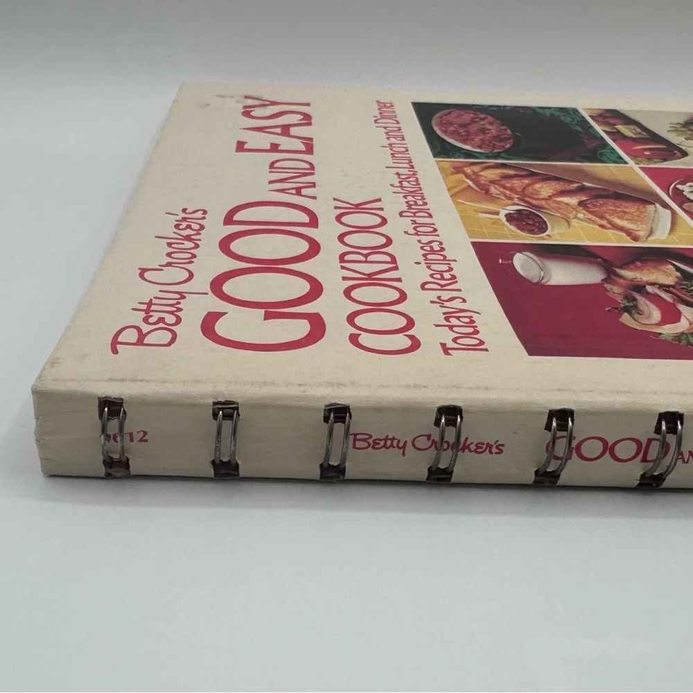 Vintage Betty Crocker's Good and Easy Cookbook (1974, 8th Printing) - Wirebound